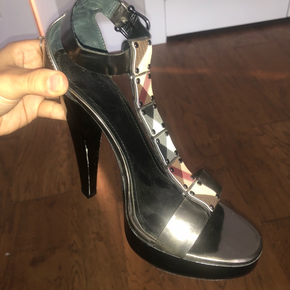 Burberry Heals - worn twice size 6 1/2